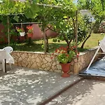 Roses بيت ضيافة